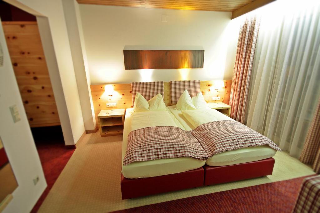 Postel nebo postele na pokoji v ubytování Hotel-Restaurant Forellenhof