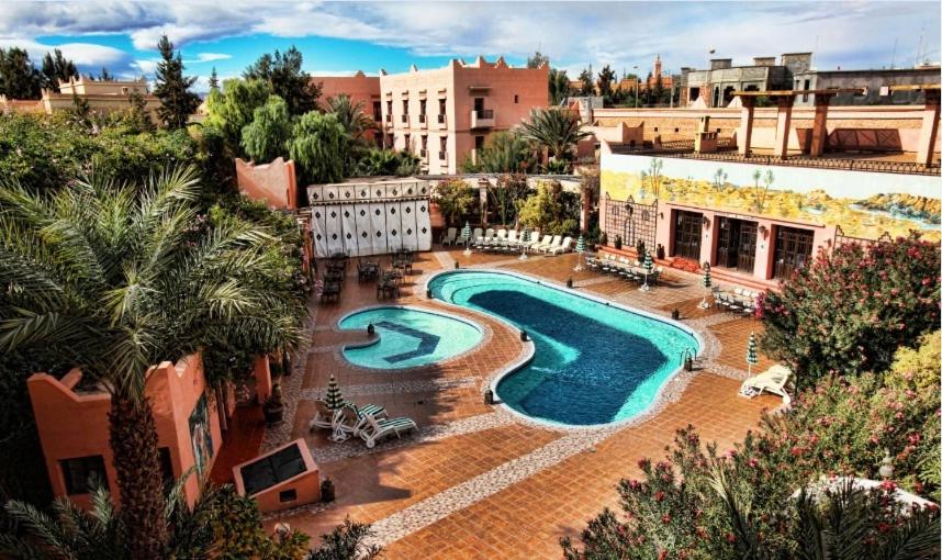 Bazén v ubytování Hotel Club Hanane nebo v jeho okolí