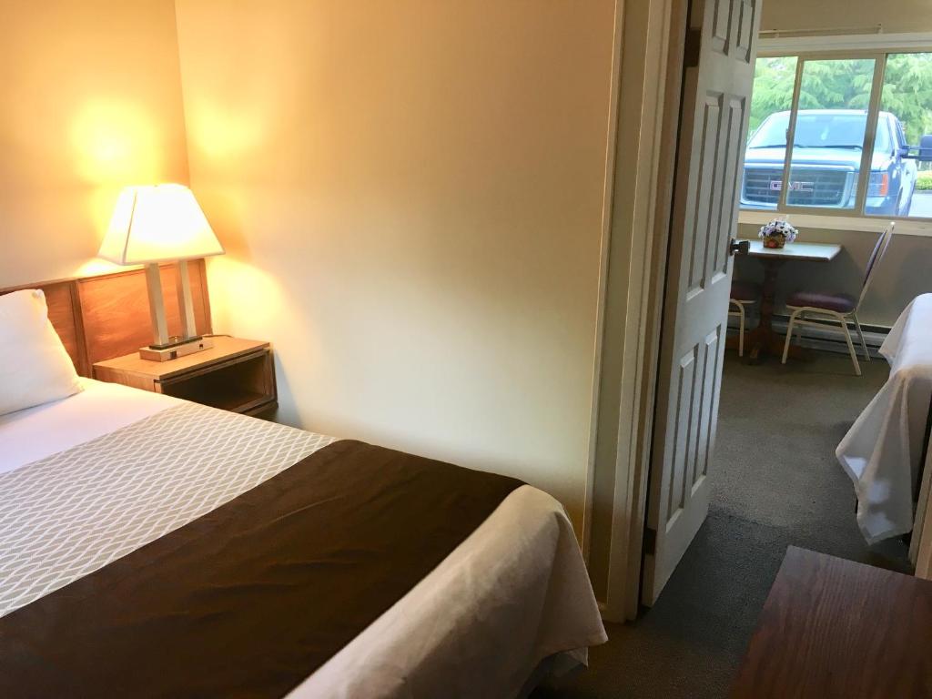 Fuller Lake Chemainus Motel photo