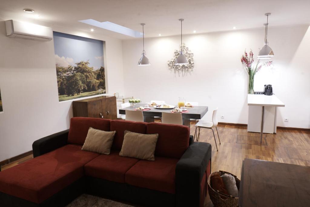 Happily Ever Lisbon - 16