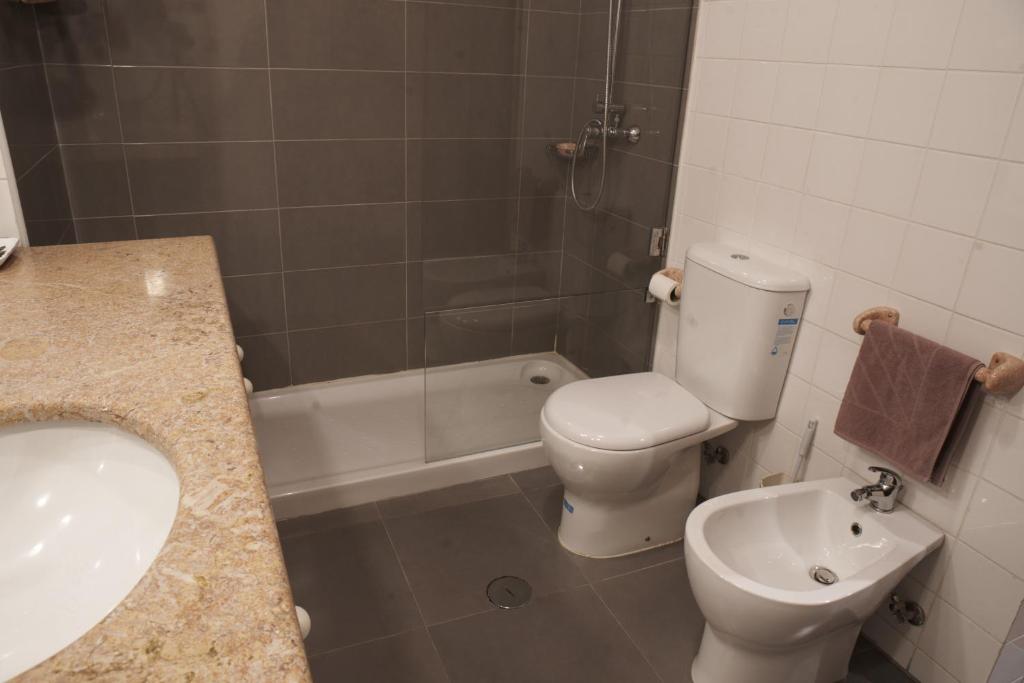 Happily Ever Lisbon - 12