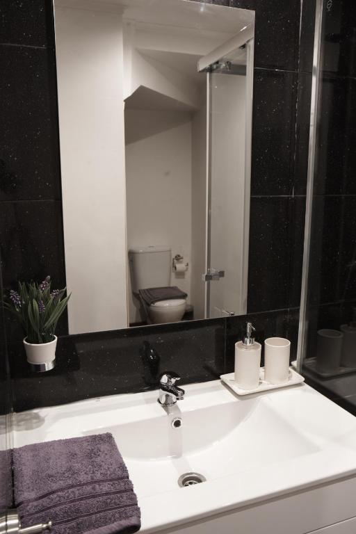 Happily Ever Lisbon - 1