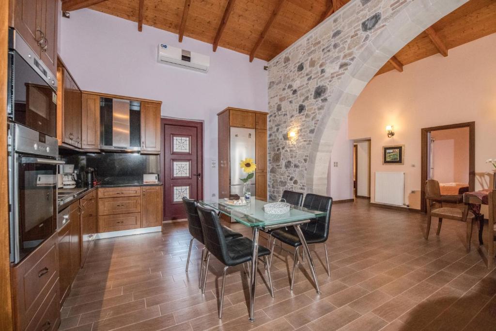 Kuchyňa alebo kuchynka v ubytovaní PRIVATE Sapphiros Villa