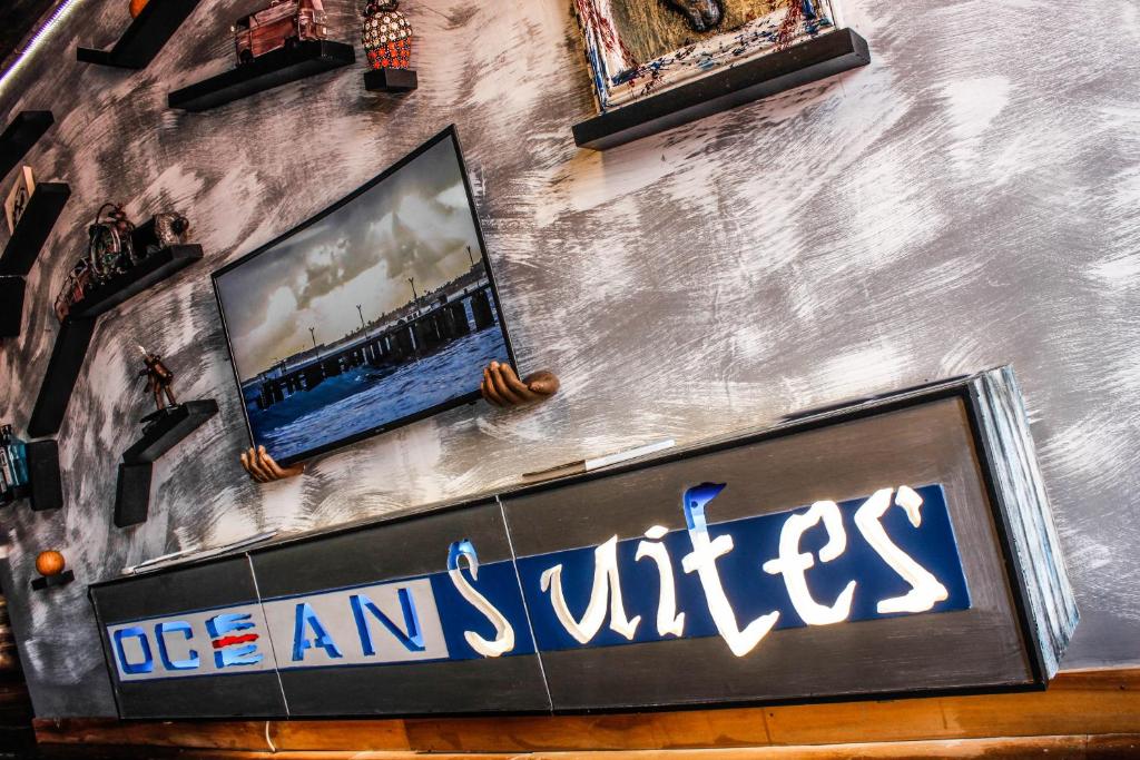 TV a/nebo společenská místnost v ubytování Ocean Suites