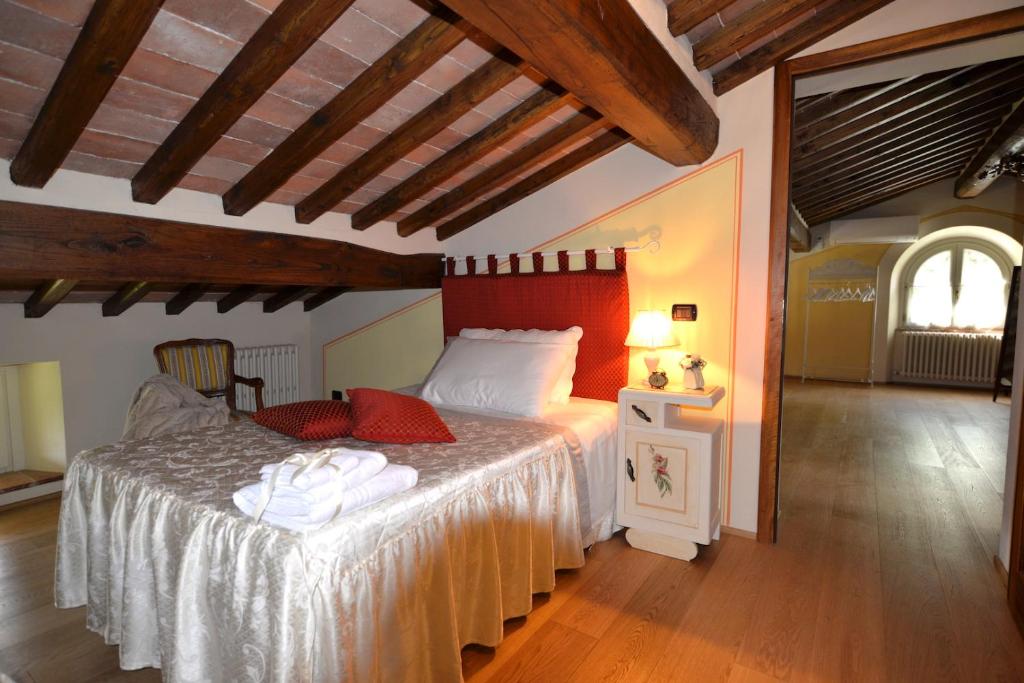 Postel nebo postele na pokoji v ubytování Borgo Ai Lecci