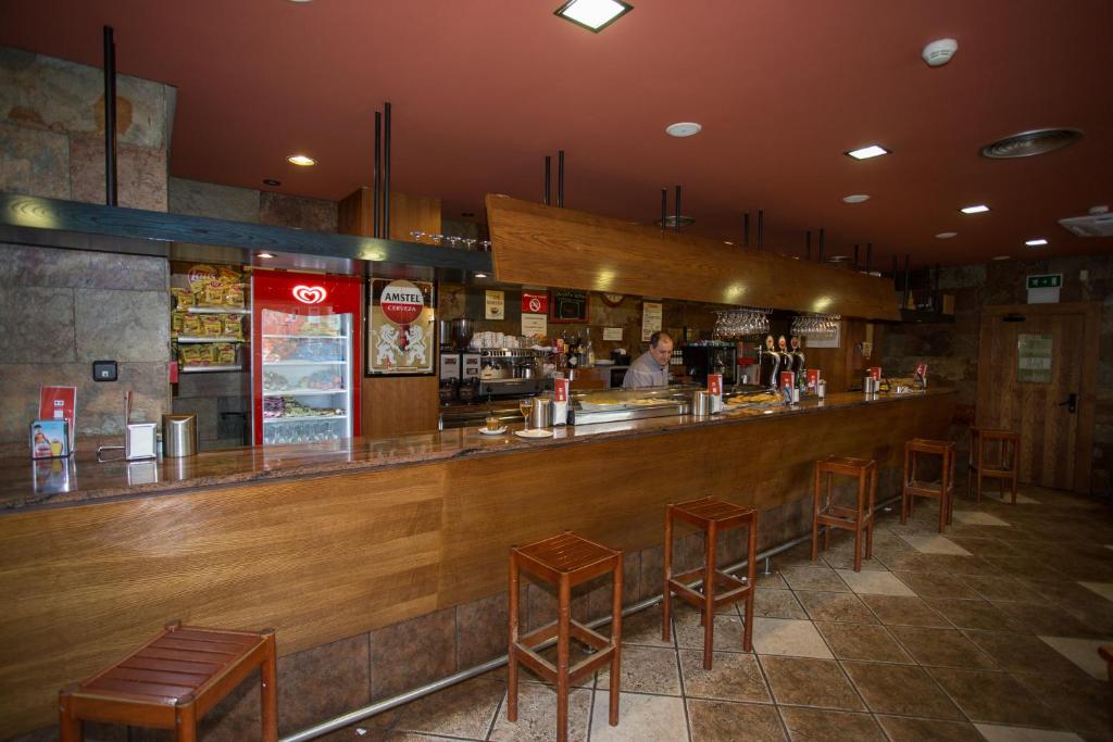 Lounge nebo bar v ubytování Hotel Yerri