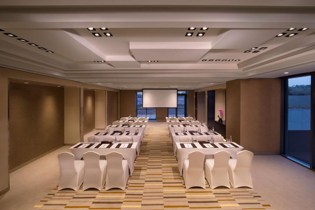 Hyatt Regency Dubai Creek Heights