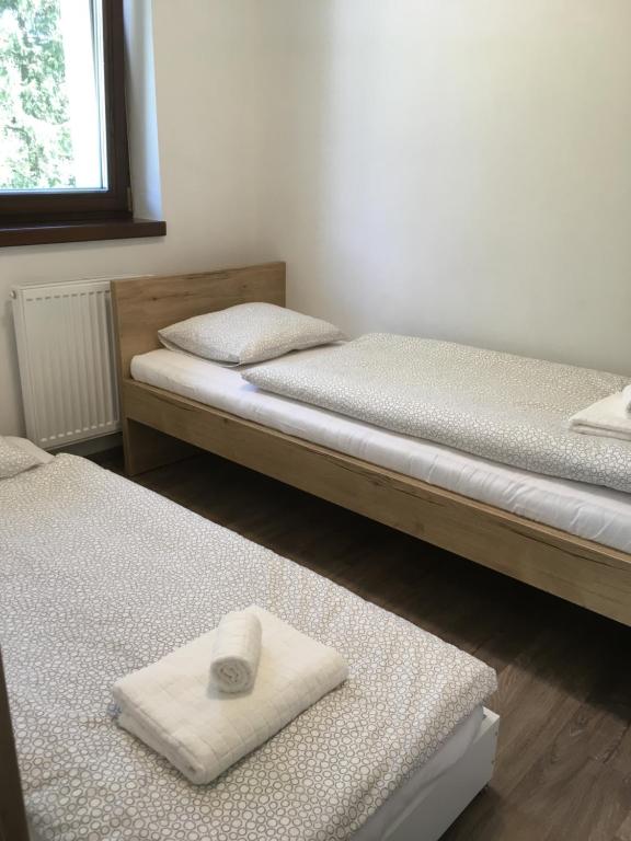 A bed or beds in a room at Apartmán Lomnička - Tatranská Lomnica - Krásny výhľad na Vysoké Tatry