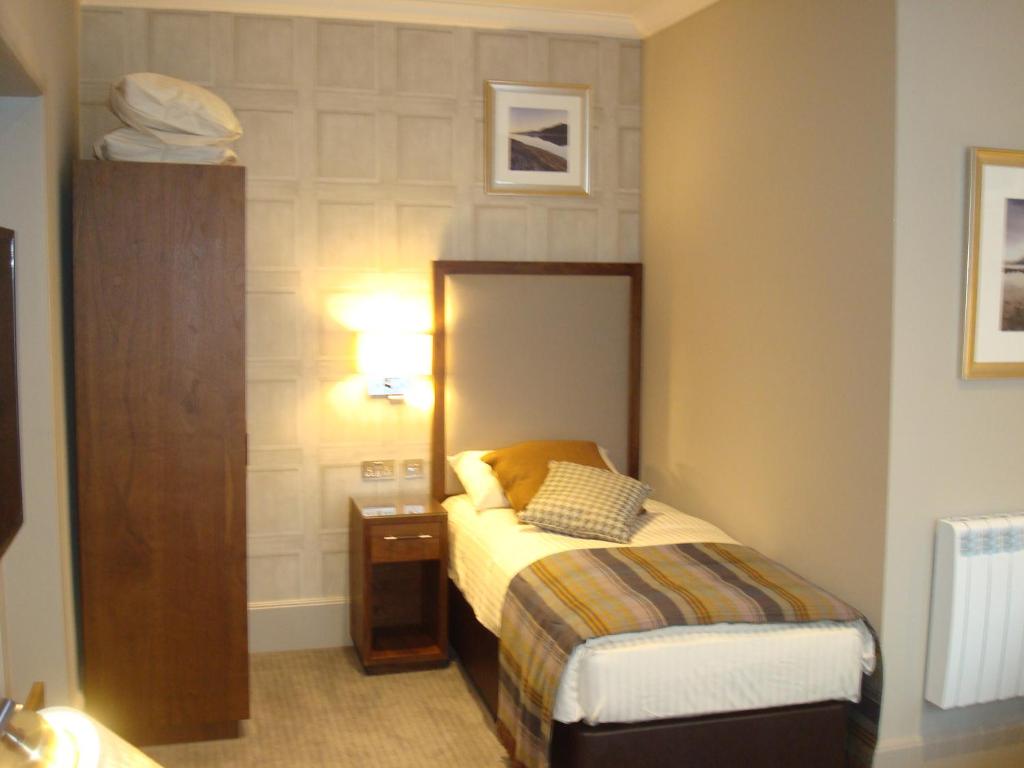 Postel nebo postele na pokoji v ubytování Cruachan Hotel