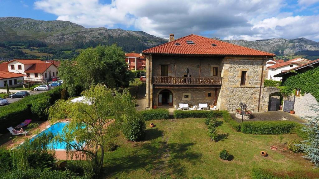 Nespecifikovaný výhled na hory nebo výhled na hory při pohledu z hotelu