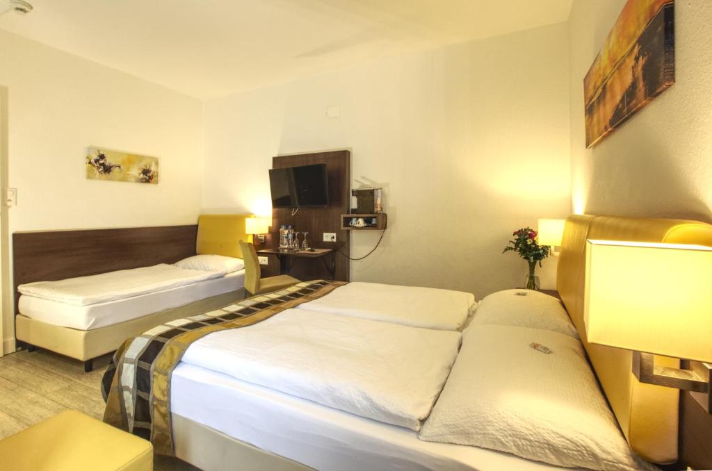 Postel nebo postele na pokoji v ubytování Hotel Rheinfelderhof