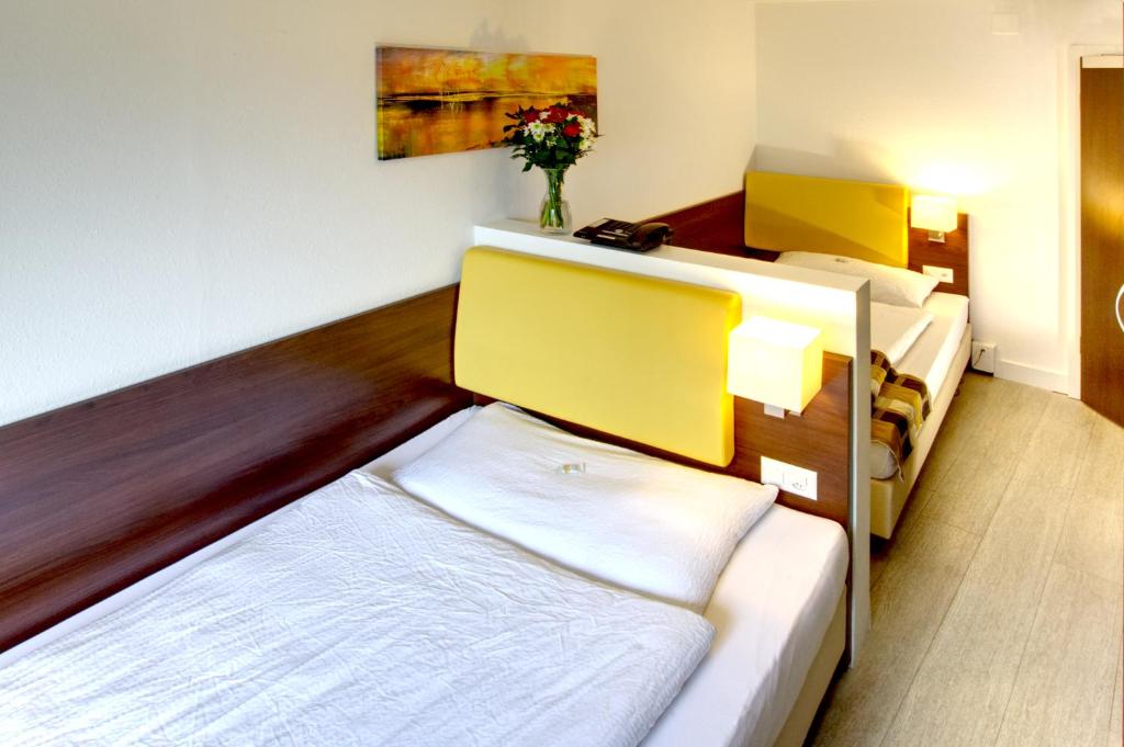 Postel nebo postele na pokoji v ubytování Hotel Rheinfelderhof