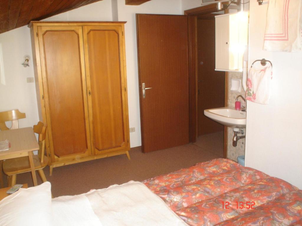Łóżko lub łóżka w pokoju w obiekcie Garnì Villa Cecilia