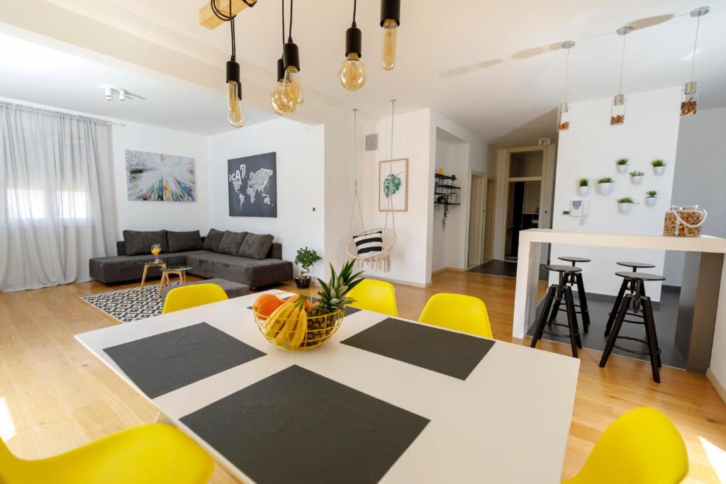 Posedenie v ubytovaní Luxury Villa Castrum