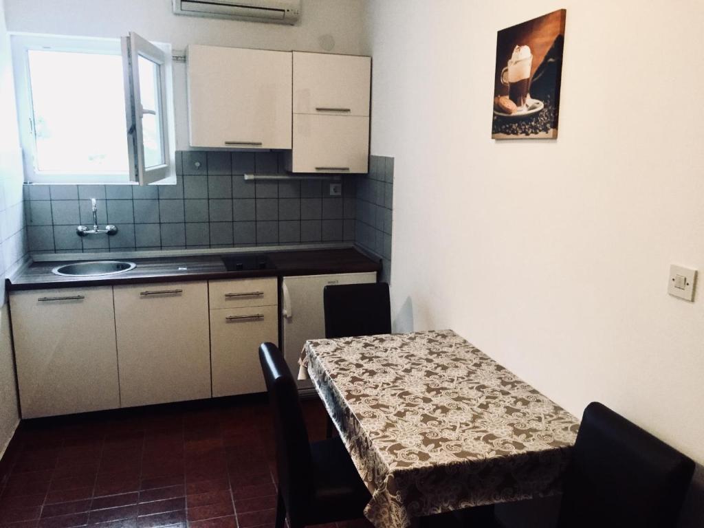 Kuchyň nebo kuchyňský kout v ubytování Apartment Martinovic