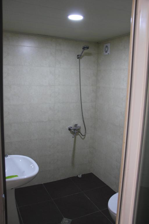 Koupelna v ubytování Tbilisi guesthouse Nini