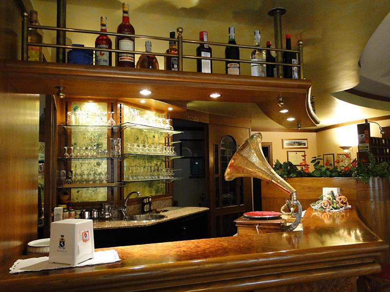 Lounge nebo bar v ubytování Albergo Dolomiti