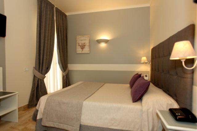 Postel nebo postele na pokoji v ubytování Hotel La Colonnina