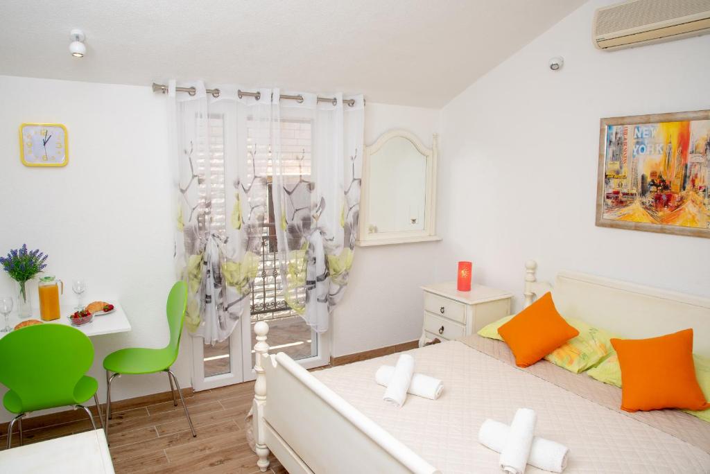 a bedroom with a bed and a desk and a mirror at Apartment Ariana in Bol