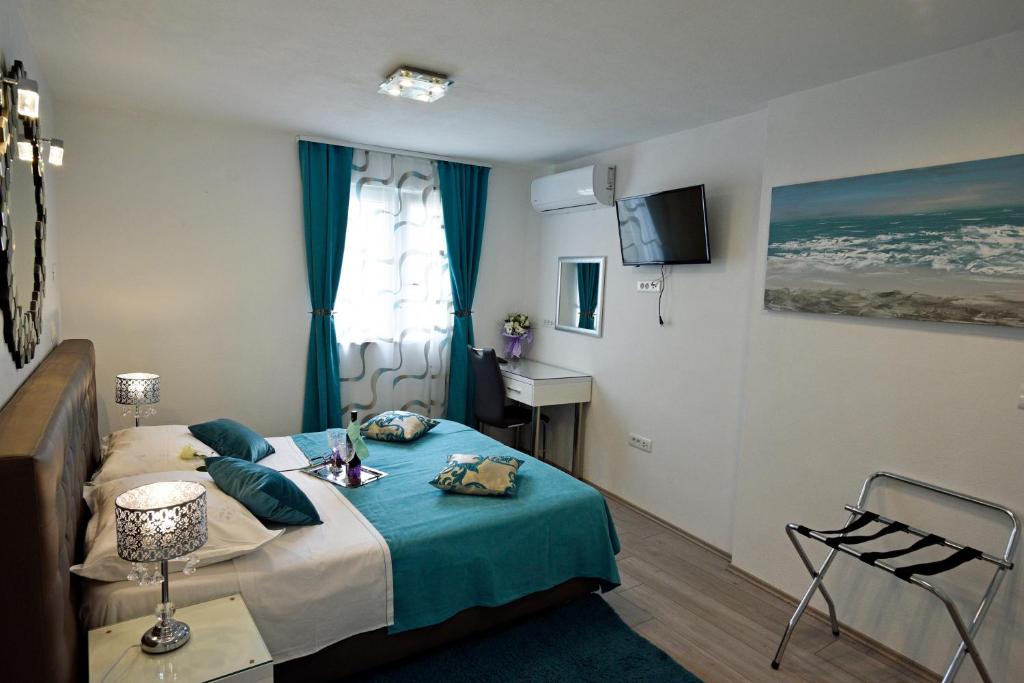 Posteľ alebo postele v izbe v ubytovaní Kuzma Rooms and Apartments