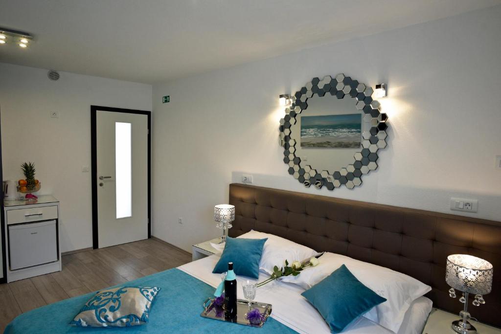 Posteľ alebo postele v izbe v ubytovaní Kuzma Rooms and Apartments