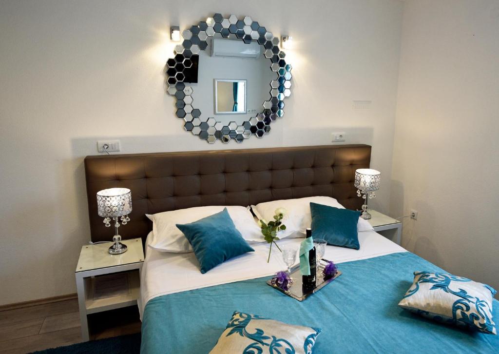 Posteľ alebo postele v izbe v ubytovaní Kuzma Rooms and Apartments