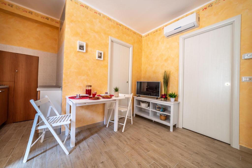 Televízia a/alebo spoločenská miestnosť v ubytovaní Quirino's house