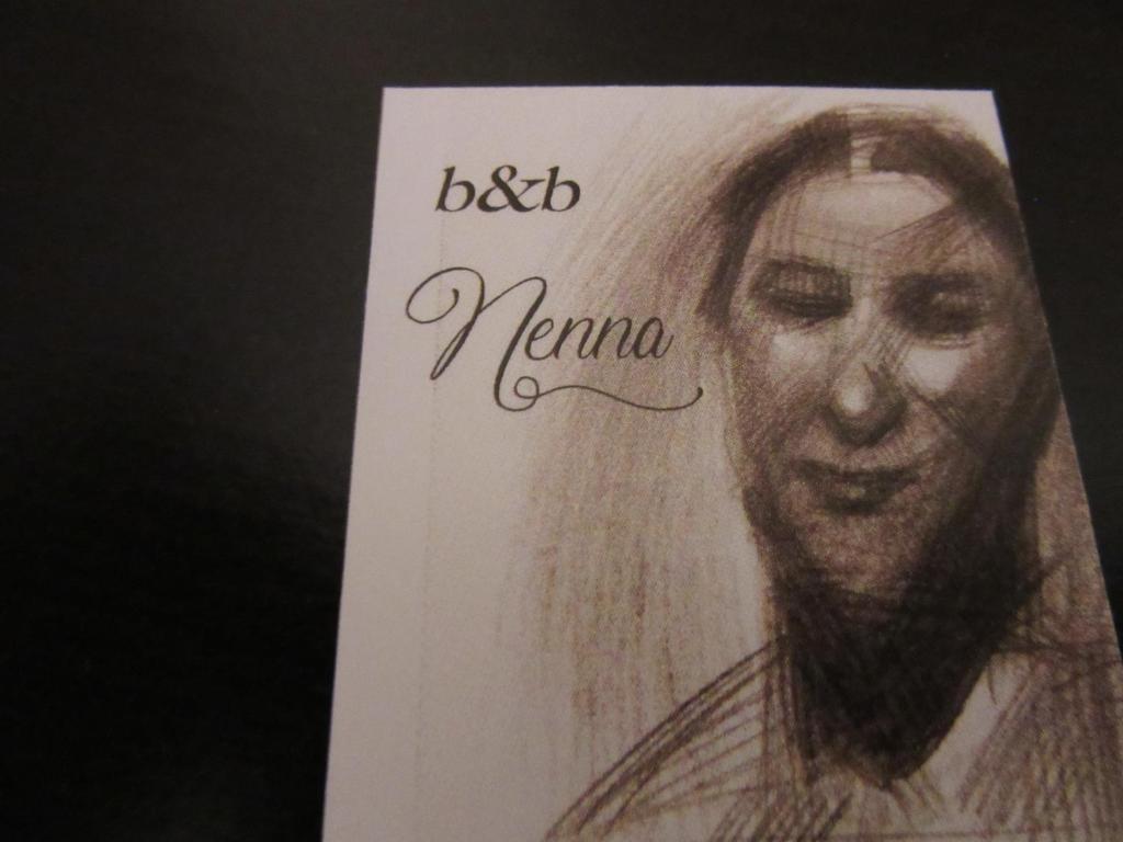 Un disegno di un uomo su un foglio di Nenna a Olbia