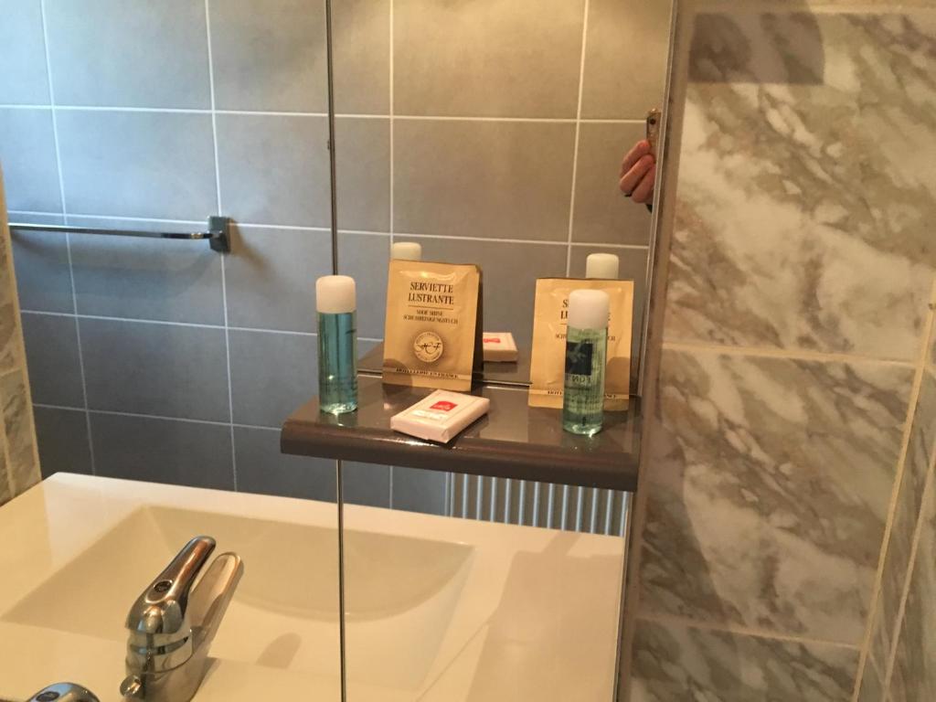 Salle de bains dans l'établissement Petites maisons avec piscine