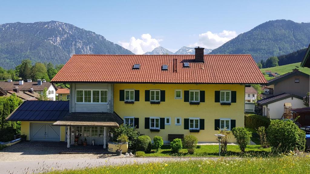 Nespecifikovaný výhled na hory nebo výhled na hory při pohledu z hotelu