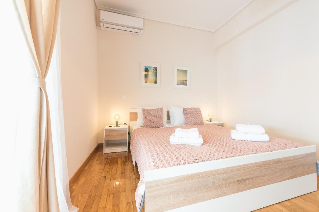Posteľ alebo postele v izbe v ubytovaní Stylish Athenian Flat