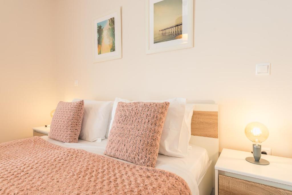 Posteľ alebo postele v izbe v ubytovaní Stylish Athenian Flat