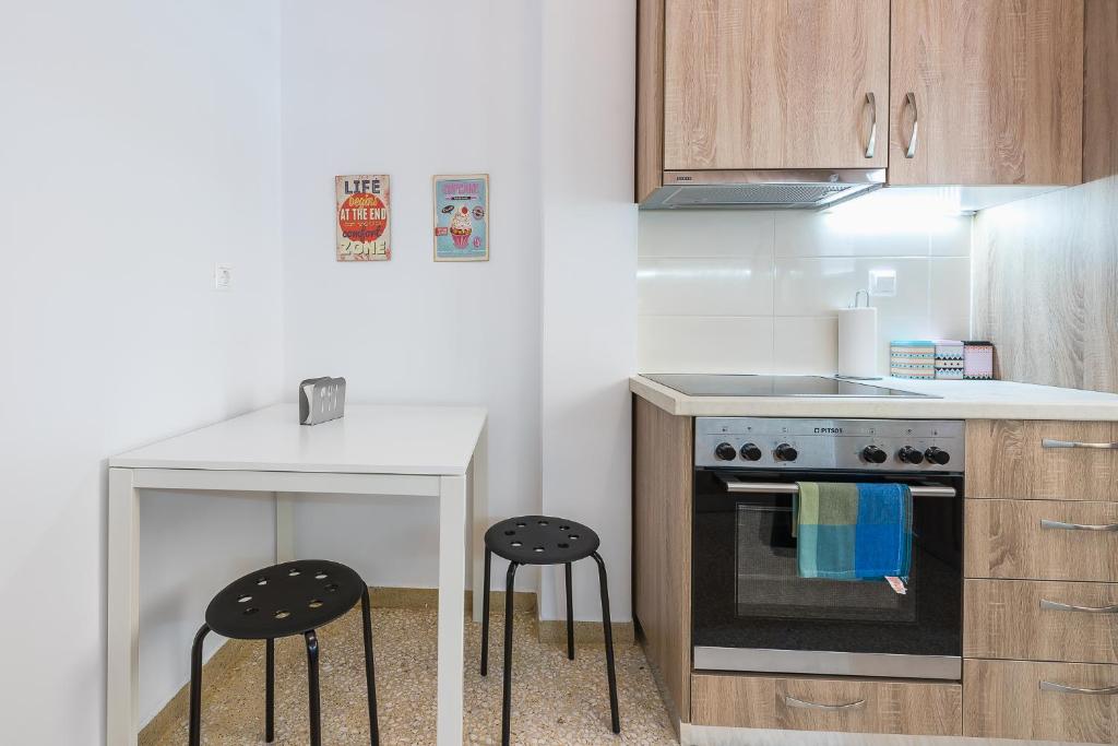 Kuchyňa alebo kuchynka v ubytovaní Stylish Athenian Flat