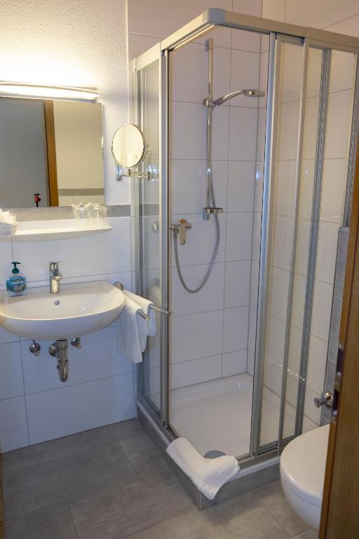 Landgasthaus Zollerstuben - Habitación Triple Con Baño Privado