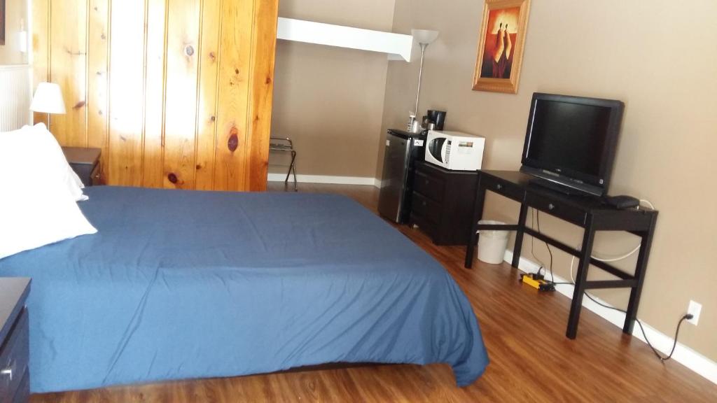 Postel nebo postele na pokoji v ubytování Lakeview Motel