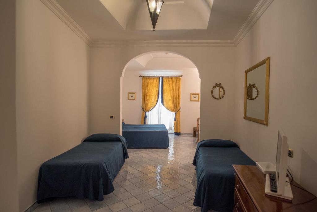 מיטה או מיטות בחדר ב-Hotel Posa Posa
