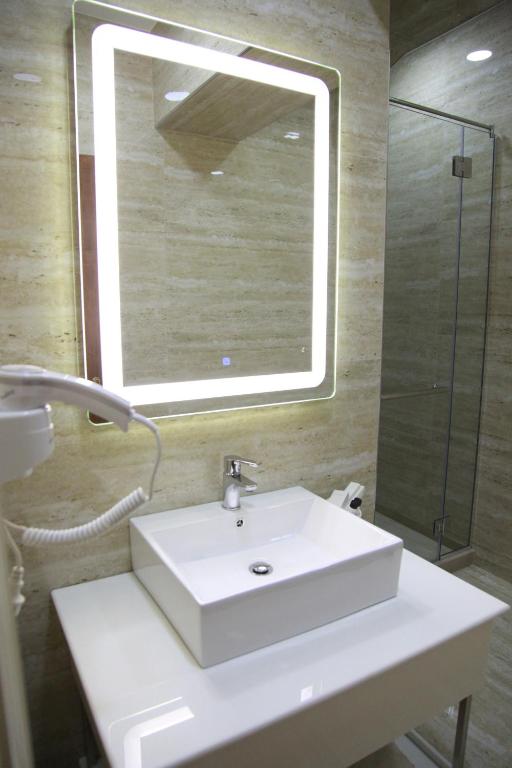 Koupelna v ubytování Rozafa Hotel