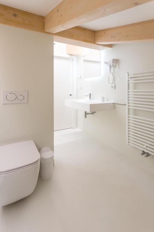 A bathroom at La Giostra Home Apartments