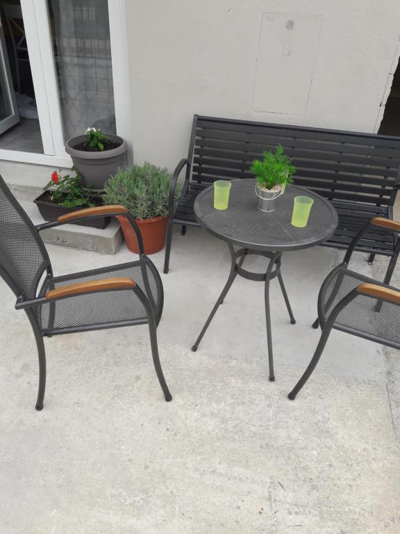 Patio alebo iná vonkajšia časť ubytovania Pauli