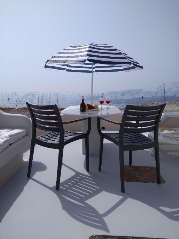 Balkón nebo terasa v ubytování Santa Rinoula Suites Sea Sunset views Adults only