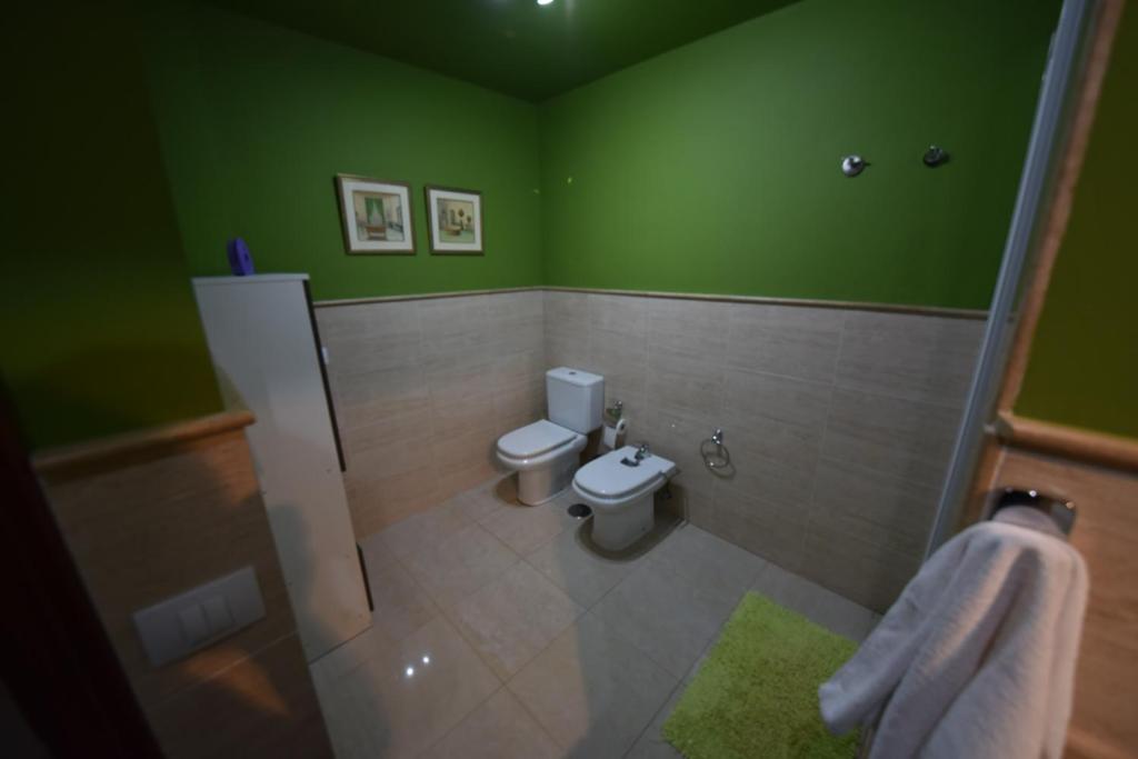 Łazienka w obiekcie Casa El tonelero con jardín y piscina privada