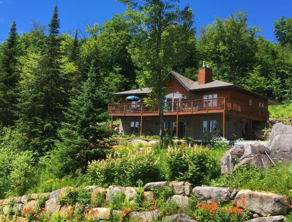 Gîte Vita Bella B&B, Saint Adolphe D'Howard (updated prices 2024)