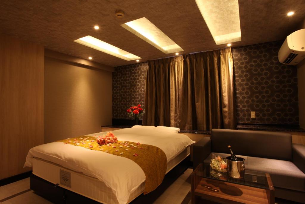 Postel nebo postele na pokoji v ubytování ホテルオリジン Hotel Origin 男塾ホテルグループ