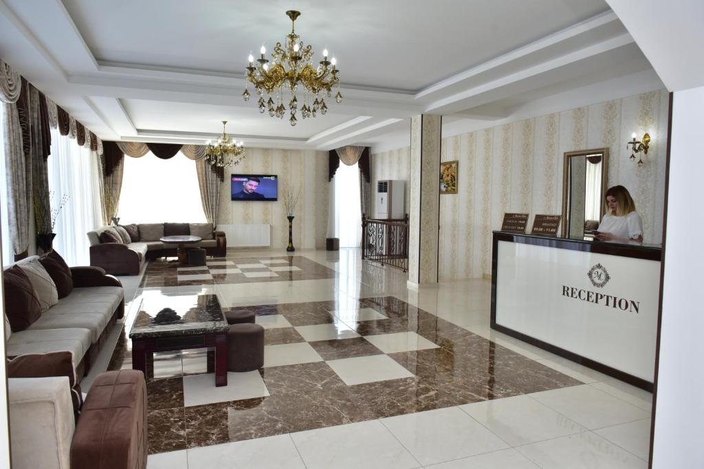 TV a/nebo společenská místnost v ubytování MariaLuis Hotel