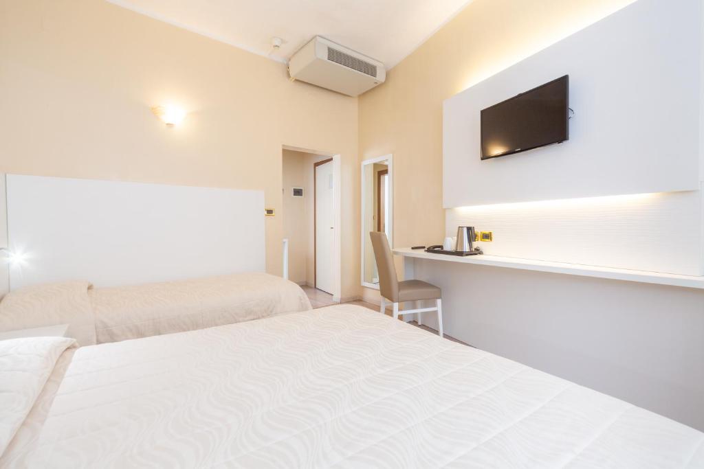Postel nebo postele na pokoji v ubytování Hotel University