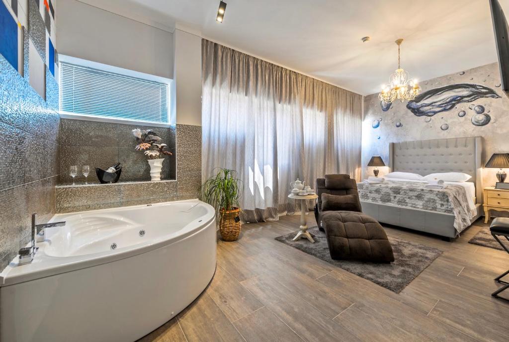 
Luxurious Suite With Jacuzzi  
