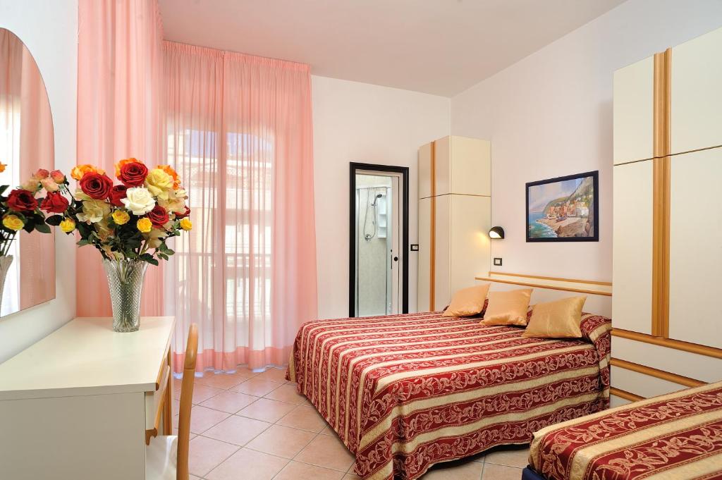 Postel nebo postele na pokoji v ubytování Hotel Amedeo