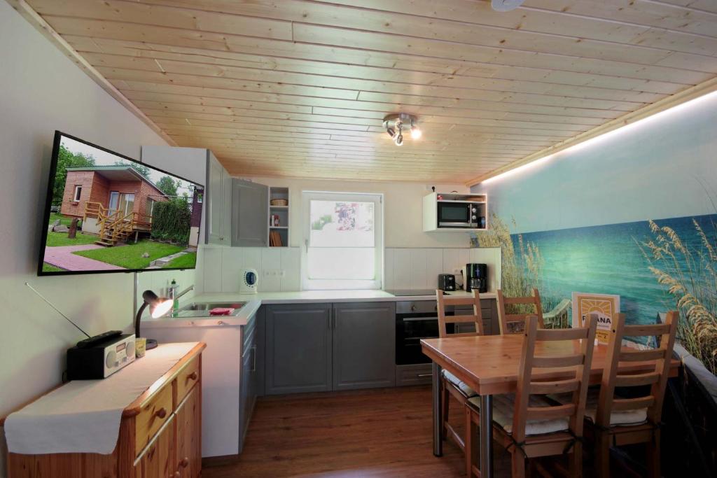 Kuchyň nebo kuchyňský kout v ubytování Bungalowpark Zinglingsberg by Rujana