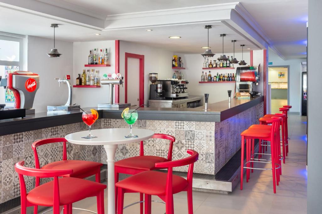 Hotel Vibra San Remo, Bahia de Sant Antoni – Bijgewerkte ...