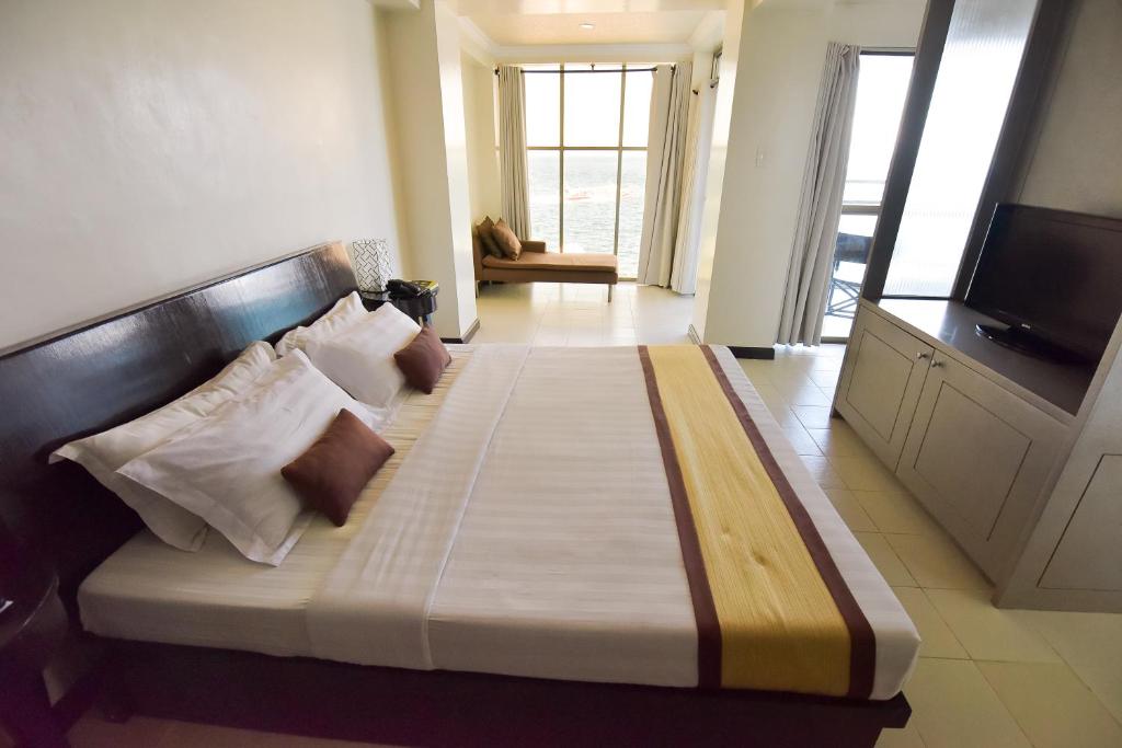 Postel nebo postele na pokoji v ubytování Hotel Tavern Surigao